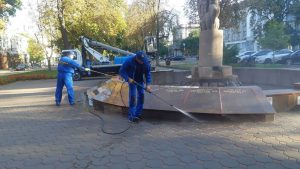 Щочетверга працівники КП «Сервісний центр» проводять санітарно-технічний день у Приморському районі