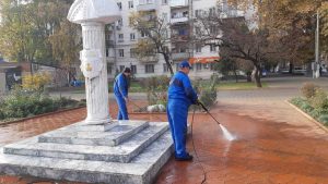 Сьогоднішній санітарно-технічний день працівники КП «Сервісний центр» провели за планом у Малиновському районі