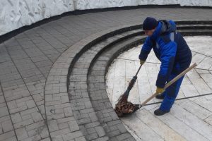 Сьогодні, як і кожного вівторка, працівники КП «Сервісний центр» провели запланований санітарно-технічний день